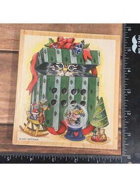 Gary Patterson The Surprise 90116 Christmas Cat Gift Box Wood Mounted Rubber Sta